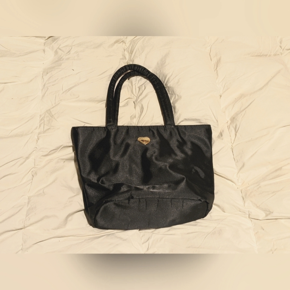 Cute heart logo mini handbag